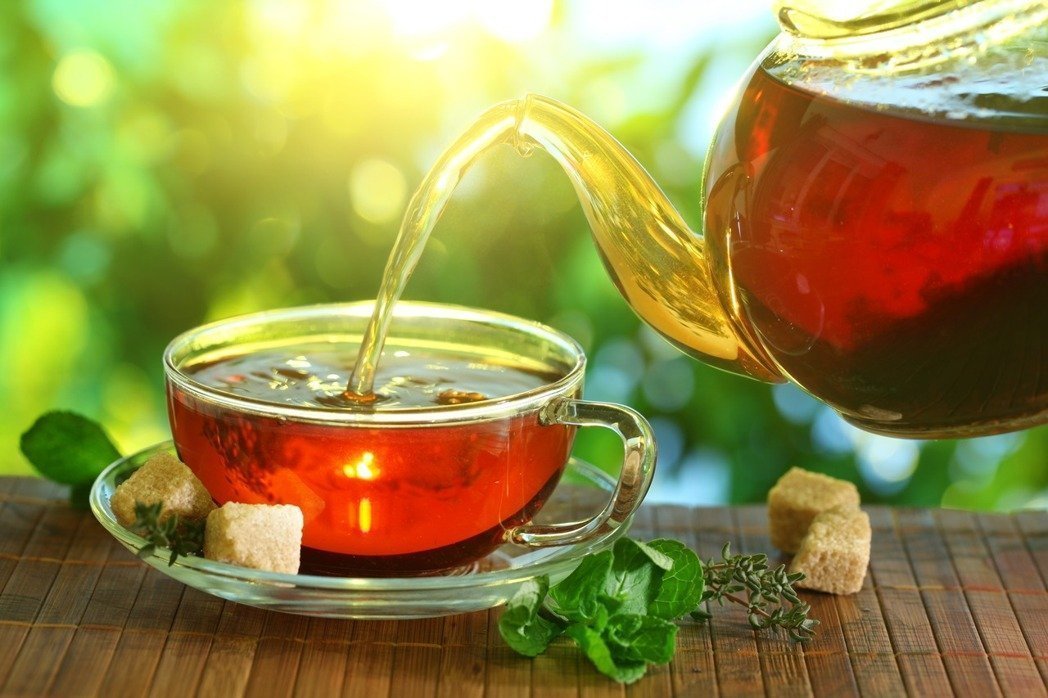 不少科學實證發現，喝茶可抗老化、防失智、提升免疫力及預防癌症。圖／shutter...